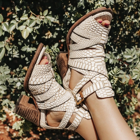 FreeBird CLAW White Snake Sandals size 6 - Picture 2 of 15